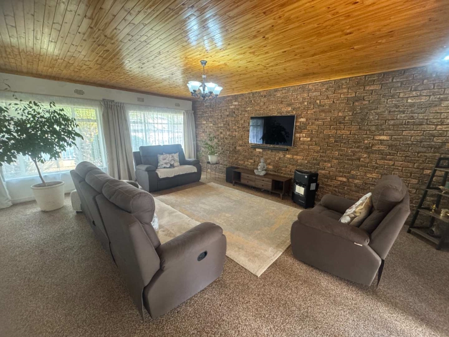 3 Bedroom Property for Sale in Brackendowns Gauteng