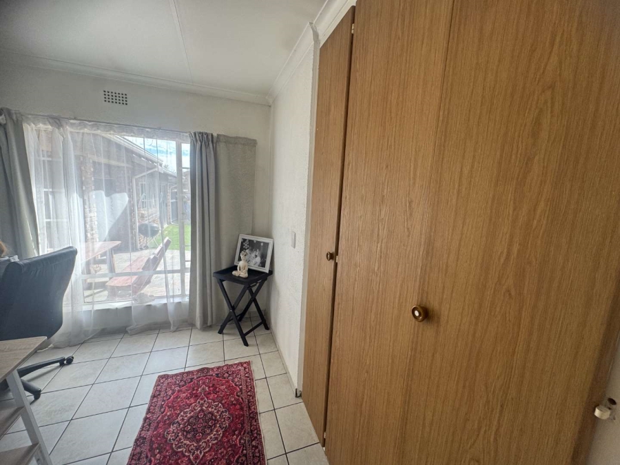 3 Bedroom Property for Sale in Brackendowns Gauteng