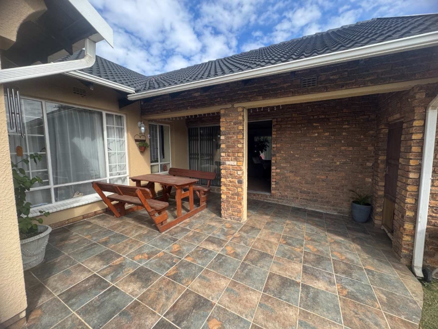 3 Bedroom Property for Sale in Brackendowns Gauteng