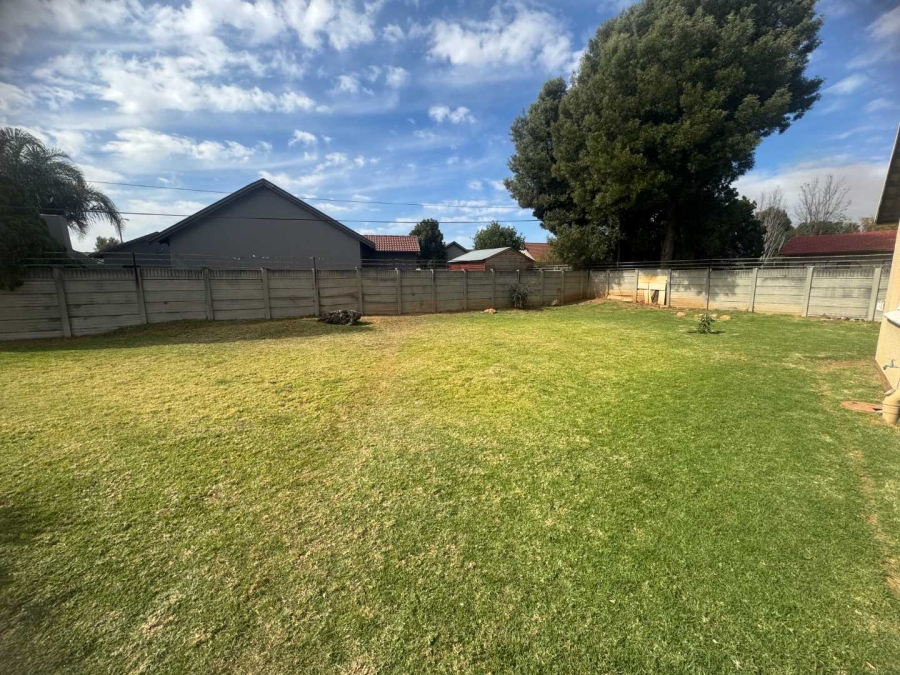 3 Bedroom Property for Sale in Brackendowns Gauteng