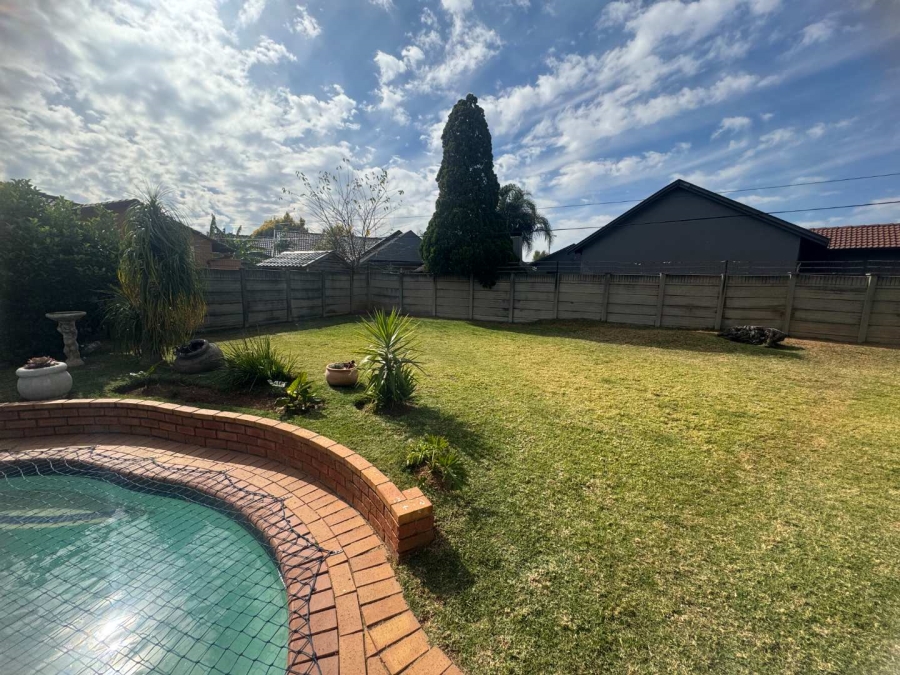 3 Bedroom Property for Sale in Brackendowns Gauteng