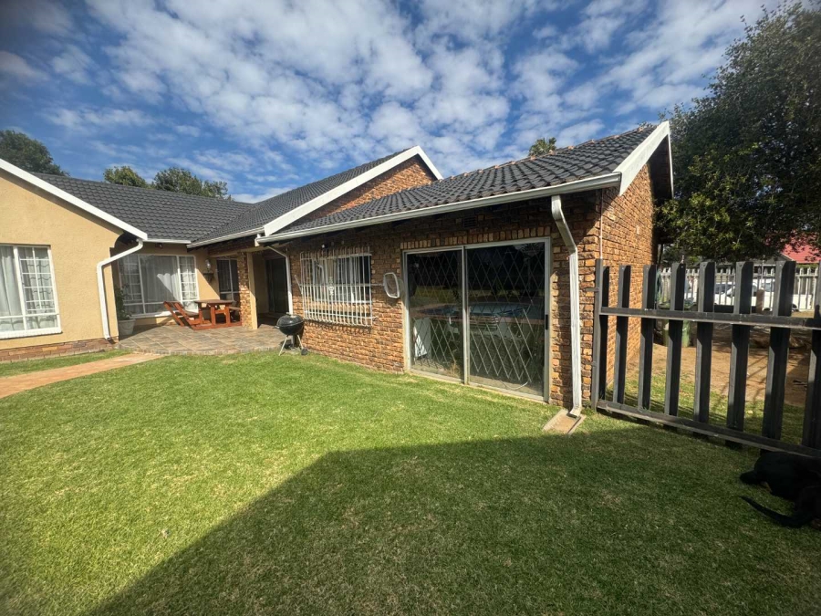 3 Bedroom Property for Sale in Brackendowns Gauteng