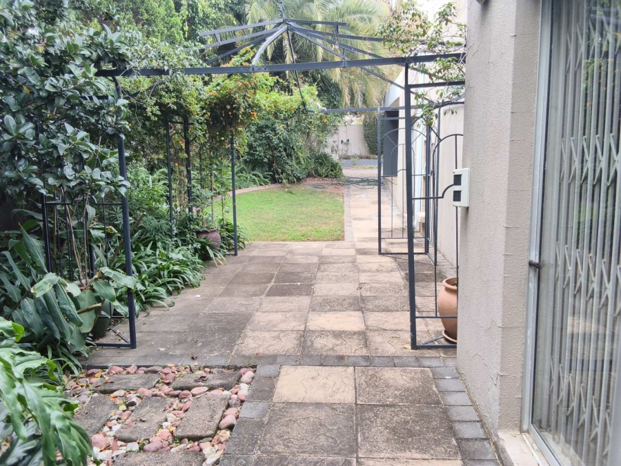 To Let 2 Bedroom Property for Rent in Bryanston West Gauteng