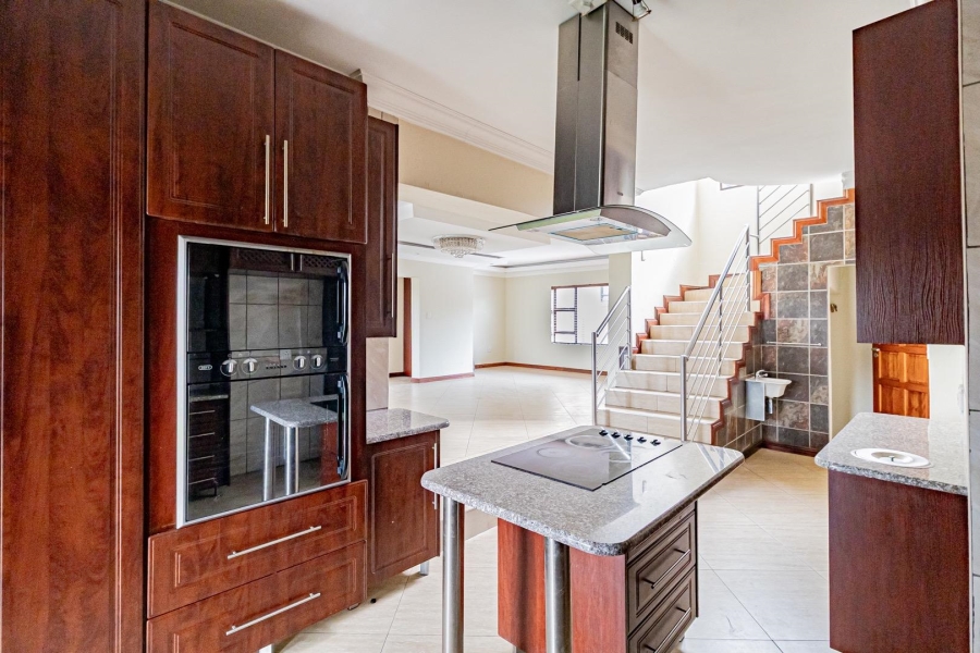 5 Bedroom Property for Sale in Rua Vista Gauteng