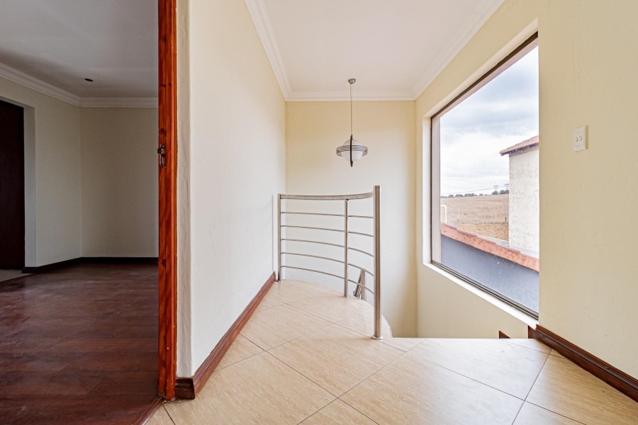 5 Bedroom Property for Sale in Rua Vista Gauteng