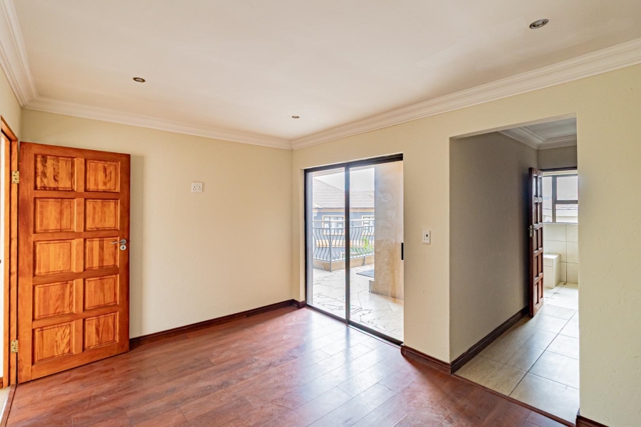 5 Bedroom Property for Sale in Rua Vista Gauteng