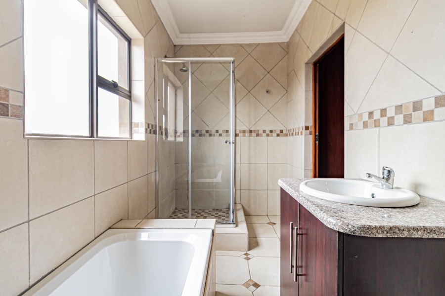 5 Bedroom Property for Sale in Rua Vista Gauteng