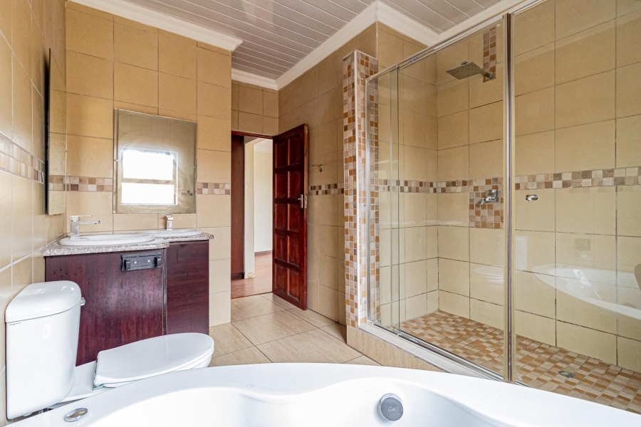 5 Bedroom Property for Sale in Rua Vista Gauteng