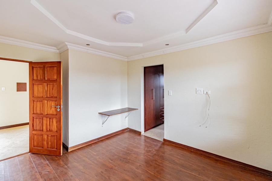 5 Bedroom Property for Sale in Rua Vista Gauteng