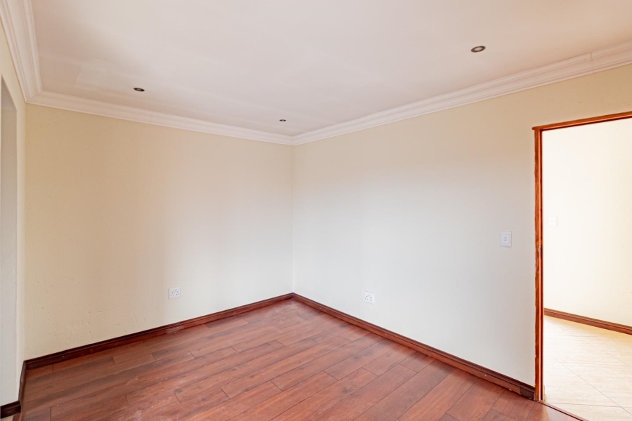 5 Bedroom Property for Sale in Rua Vista Gauteng