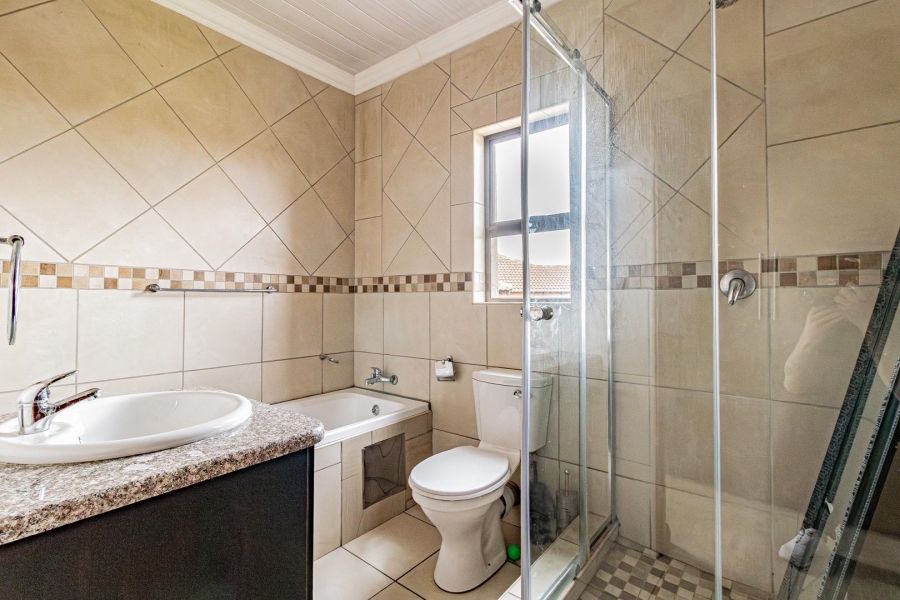 5 Bedroom Property for Sale in Rua Vista Gauteng
