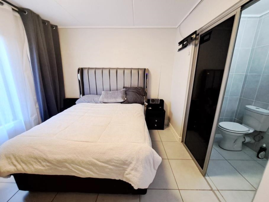 2 Bedroom Property for Sale in Mooikloof Gauteng