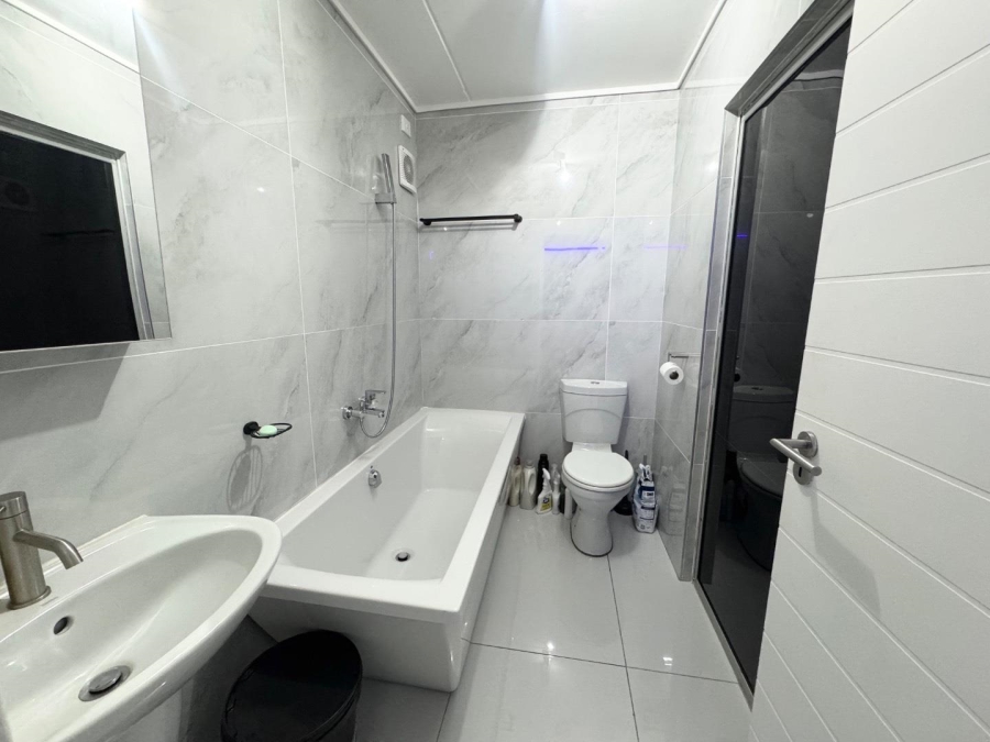 2 Bedroom Property for Sale in Mooikloof Gauteng