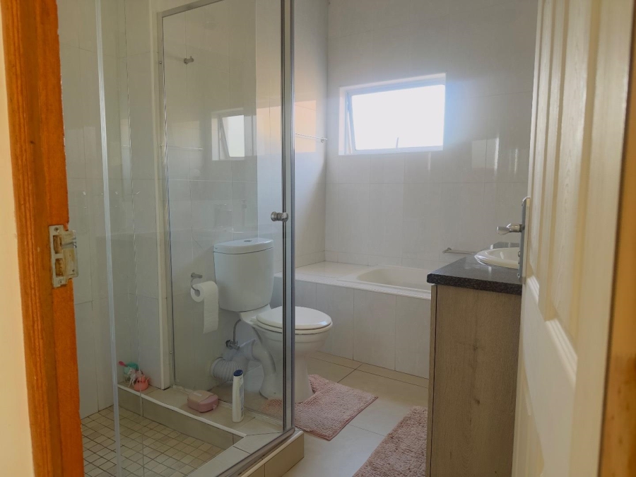 3 Bedroom Property for Sale in Blue Valley Golf Estate Gauteng
