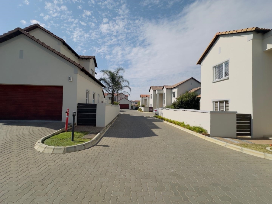 3 Bedroom Property for Sale in Blue Valley Golf Estate Gauteng
