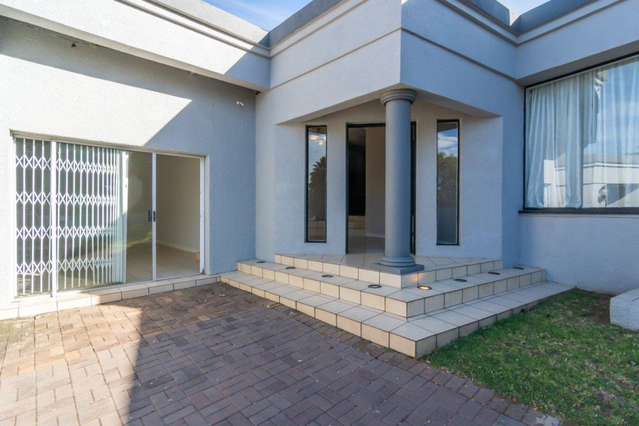 6 Bedroom Property for Sale in Noordheuwel Gauteng