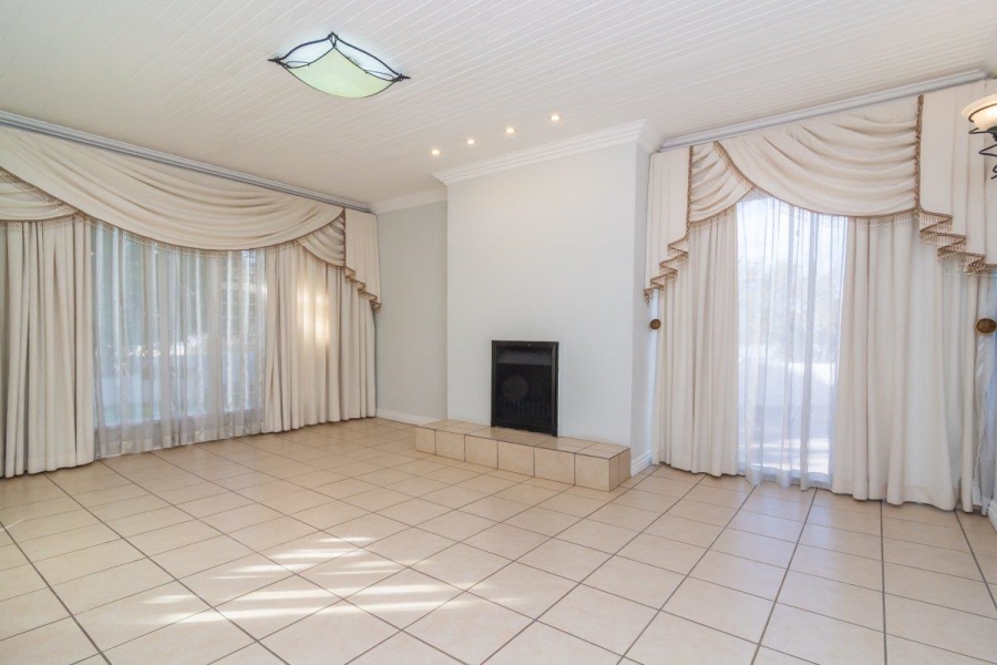 6 Bedroom Property for Sale in Noordheuwel Gauteng