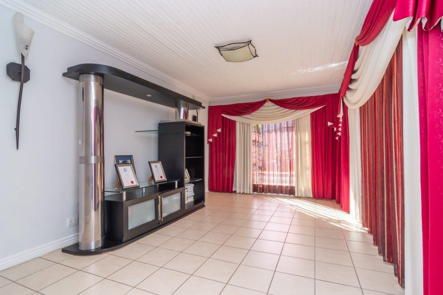 6 Bedroom Property for Sale in Noordheuwel Gauteng