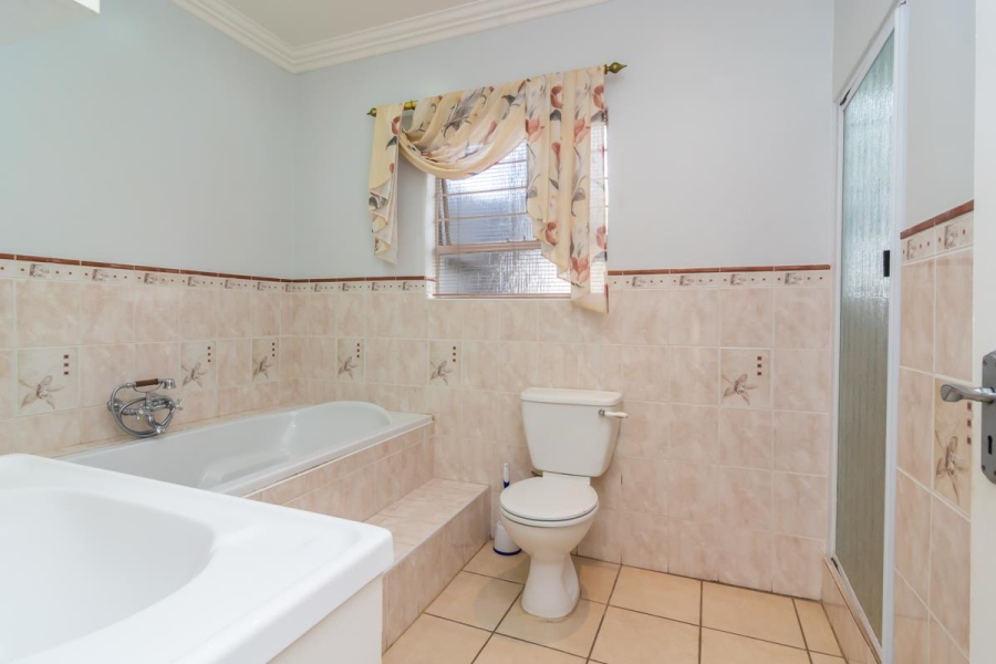 6 Bedroom Property for Sale in Noordheuwel Gauteng