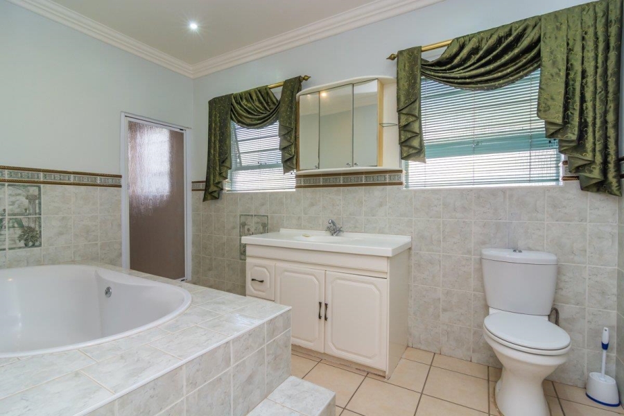 6 Bedroom Property for Sale in Noordheuwel Gauteng