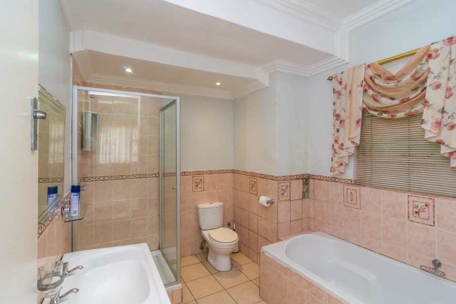 6 Bedroom Property for Sale in Noordheuwel Gauteng