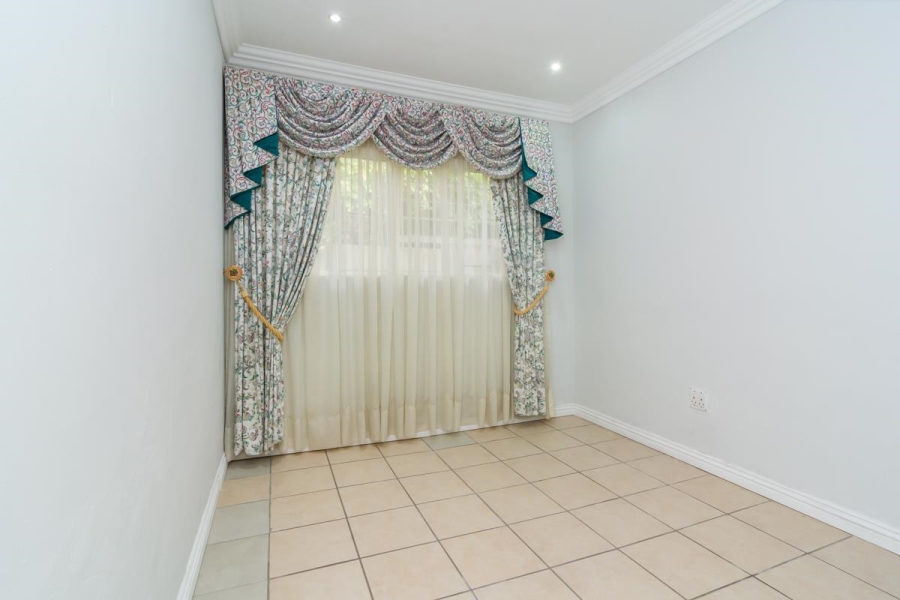 6 Bedroom Property for Sale in Noordheuwel Gauteng