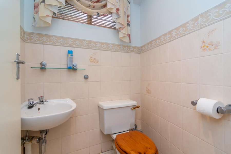 6 Bedroom Property for Sale in Noordheuwel Gauteng
