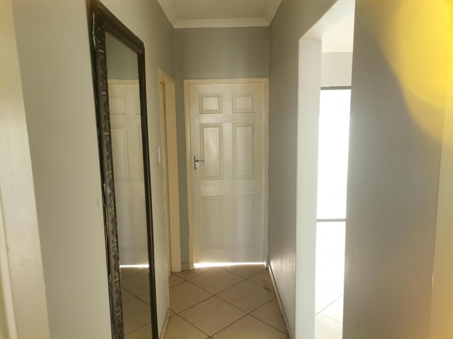 2 Bedroom Property for Sale in Witpoortjie Gauteng