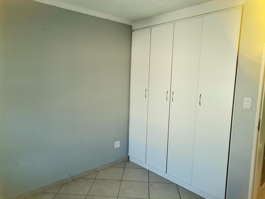 2 Bedroom Property for Sale in Witpoortjie Gauteng