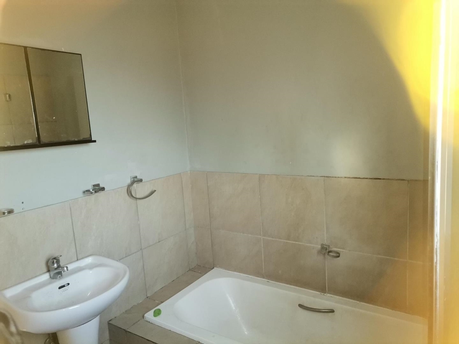 2 Bedroom Property for Sale in Witpoortjie Gauteng