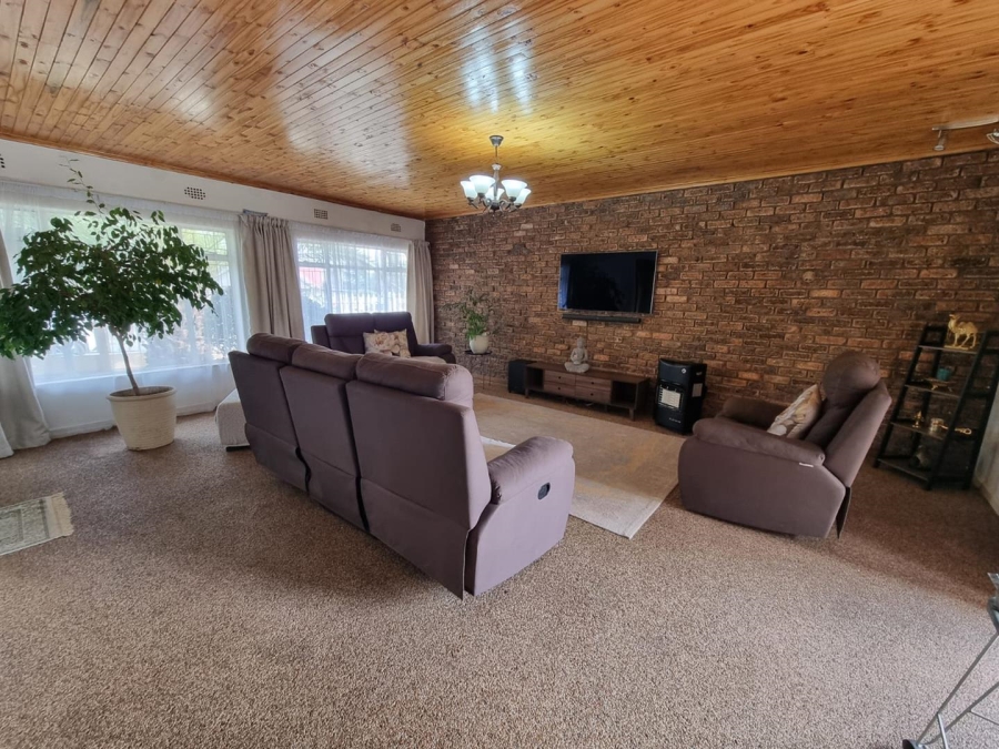 3 Bedroom Property for Sale in Brackendowns Gauteng