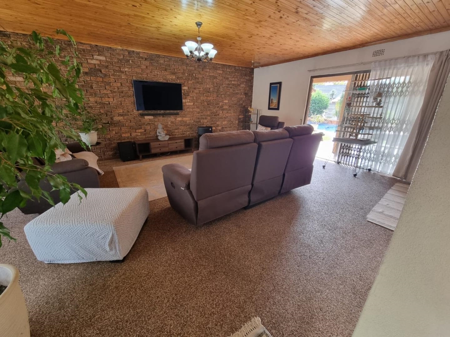 3 Bedroom Property for Sale in Brackendowns Gauteng