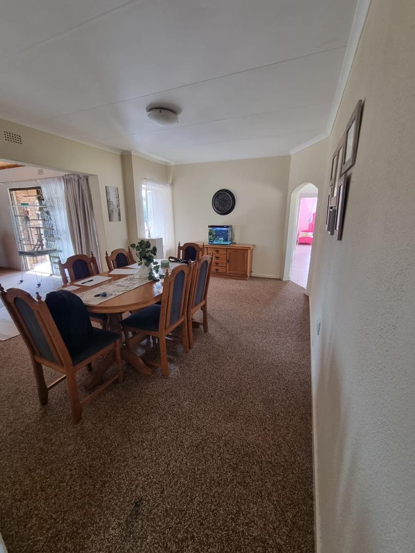 3 Bedroom Property for Sale in Brackendowns Gauteng