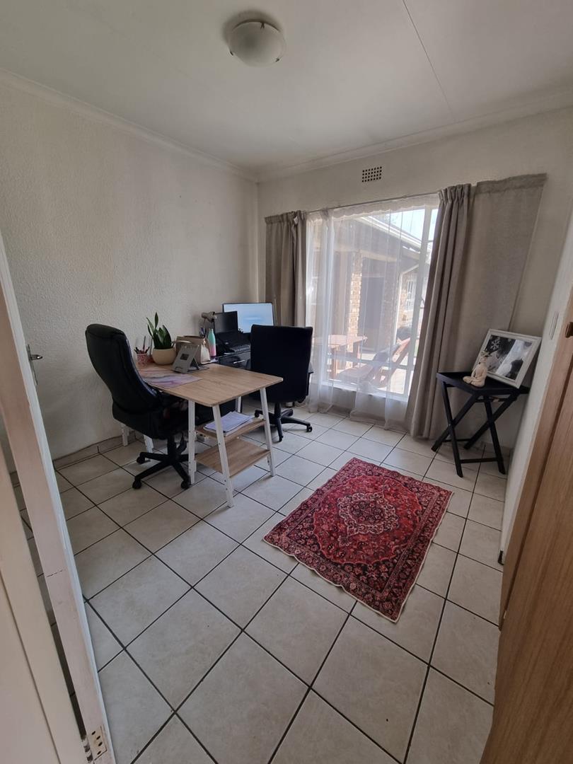 3 Bedroom Property for Sale in Brackendowns Gauteng