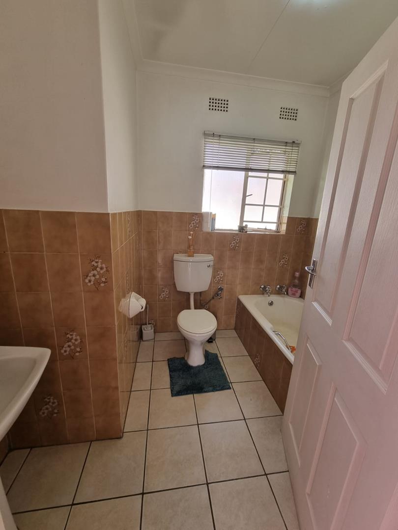 3 Bedroom Property for Sale in Brackendowns Gauteng