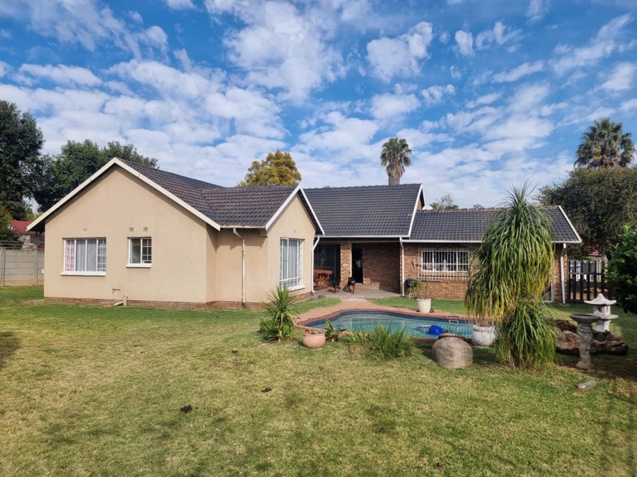 3 Bedroom Property for Sale in Brackendowns Gauteng