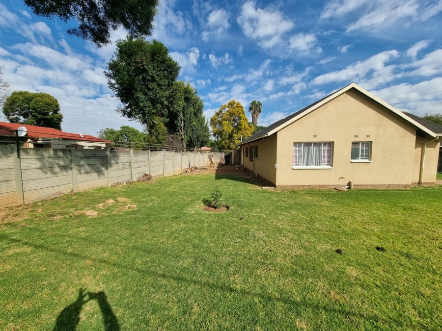 3 Bedroom Property for Sale in Brackendowns Gauteng
