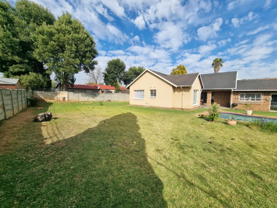 3 Bedroom Property for Sale in Brackendowns Gauteng