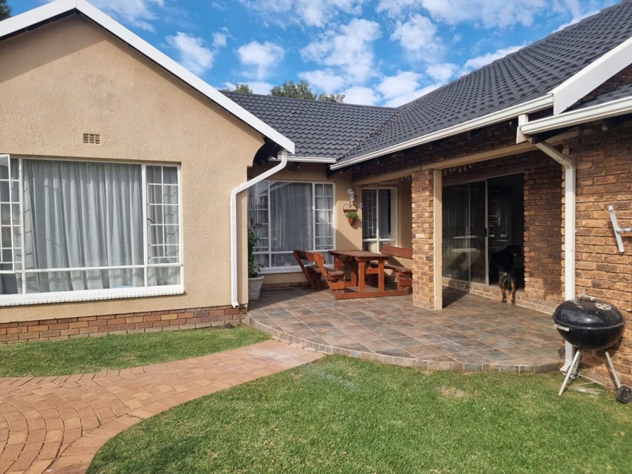 3 Bedroom Property for Sale in Brackendowns Gauteng