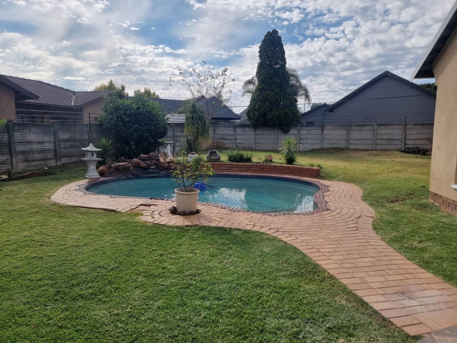 3 Bedroom Property for Sale in Brackendowns Gauteng