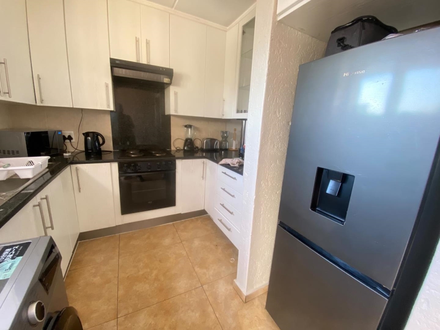 2 Bedroom Property for Sale in Mulbarton Gauteng