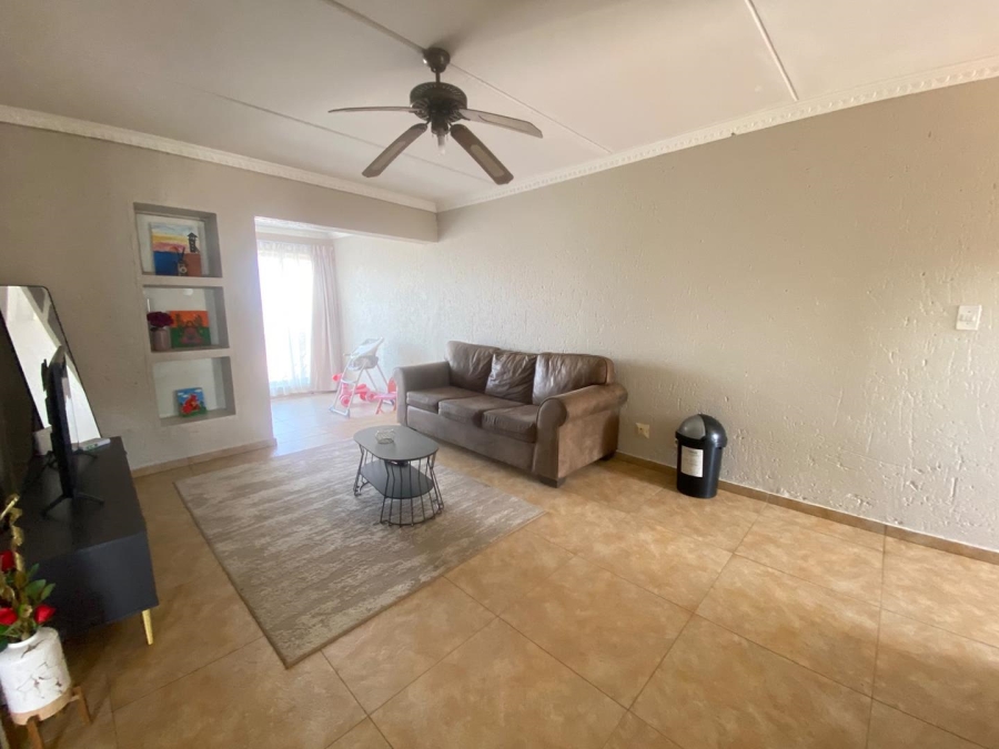 2 Bedroom Property for Sale in Mulbarton Gauteng