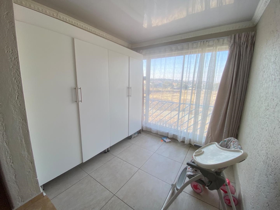 2 Bedroom Property for Sale in Mulbarton Gauteng