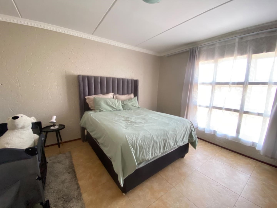 2 Bedroom Property for Sale in Mulbarton Gauteng