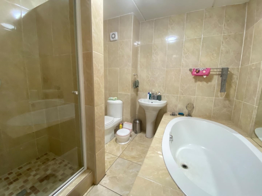 2 Bedroom Property for Sale in Mulbarton Gauteng