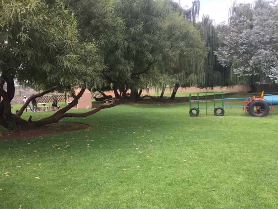 2 Bedroom Property for Sale in Mulbarton Gauteng