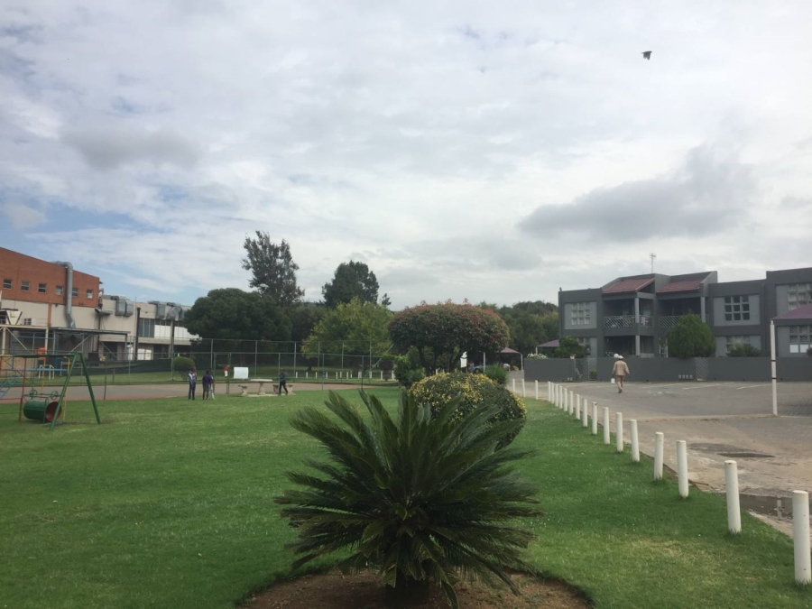 2 Bedroom Property for Sale in Mulbarton Gauteng