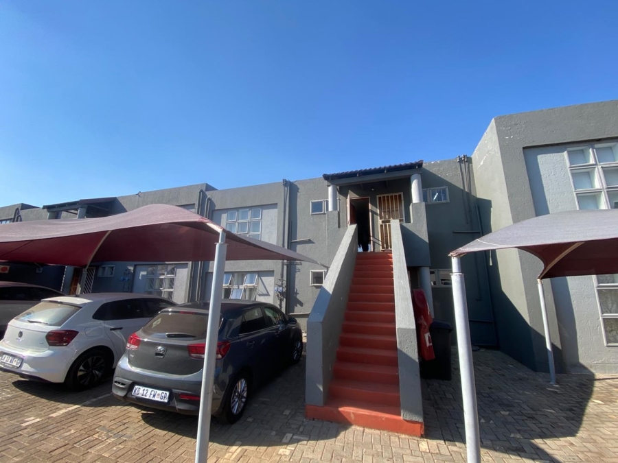 2 Bedroom Property for Sale in Mulbarton Gauteng