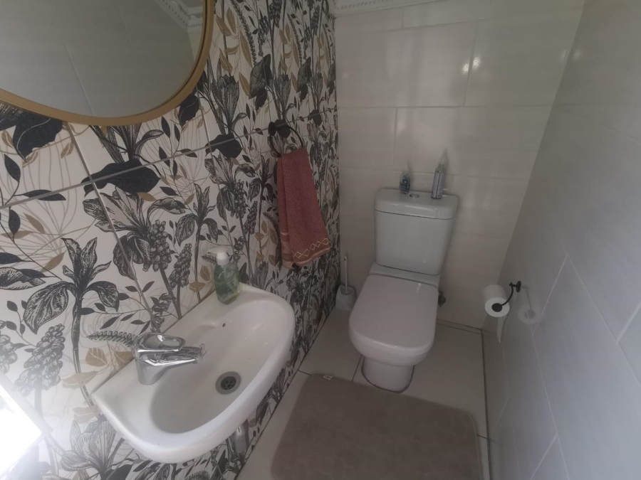 3 Bedroom Property for Sale in Albertsdal Gauteng