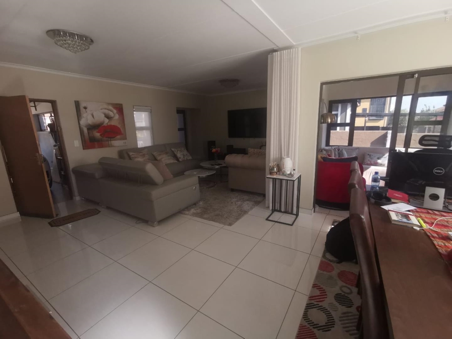 3 Bedroom Property for Sale in Albertsdal Gauteng
